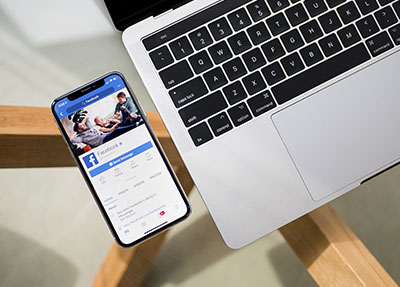 How to manage communities on Instagram and Facebook