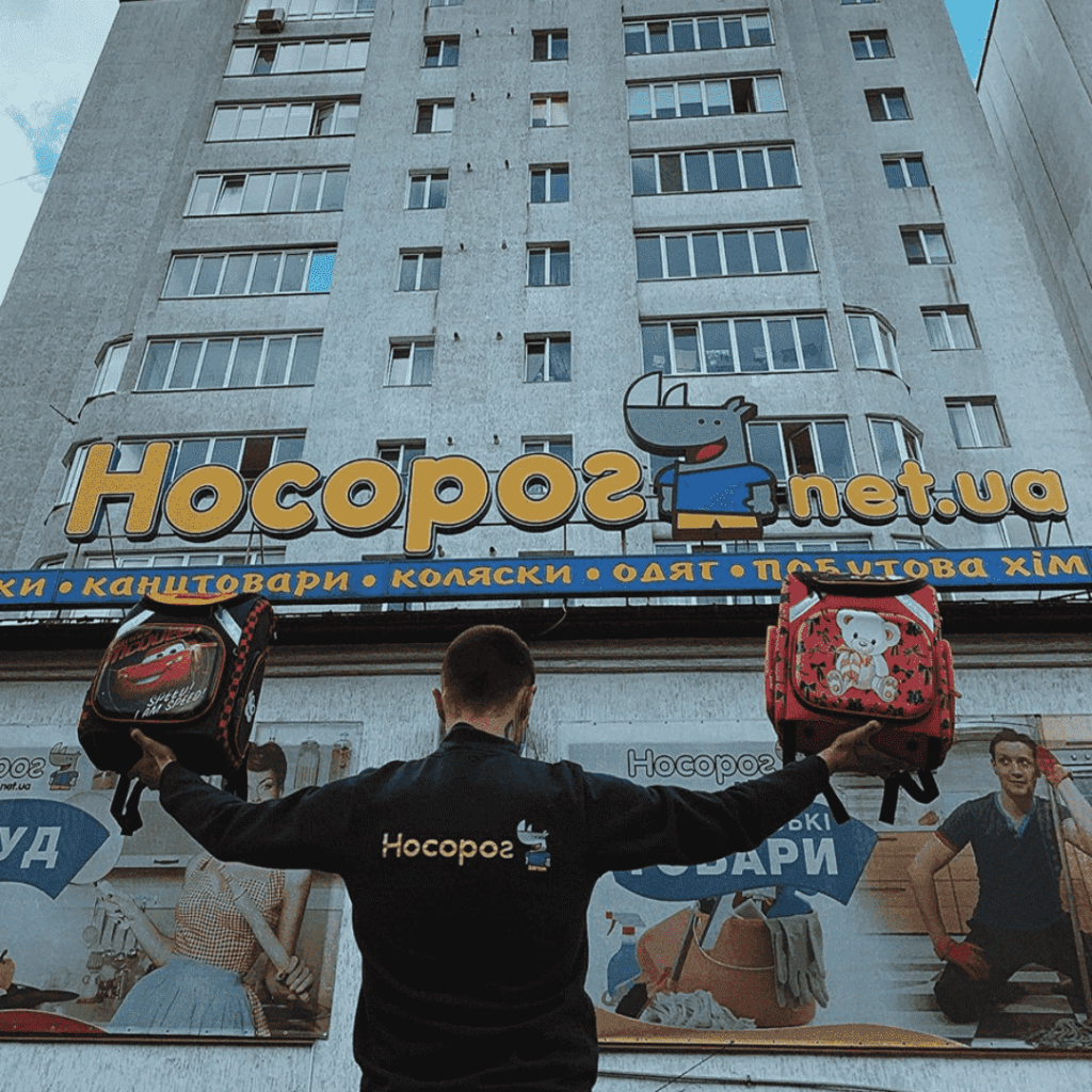 Продвижение в Facebook сети магазинов канцтоваров Носорог