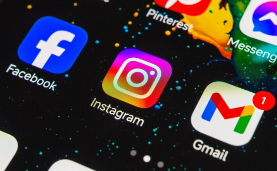 Can AI be trusted to generate content ideas for Instagram and Facebook?